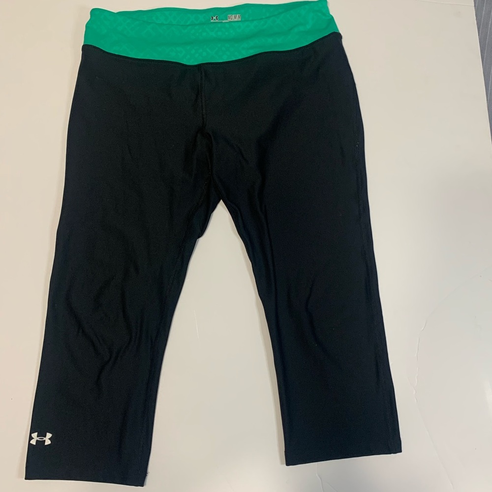 Women’s medium black work out capris
